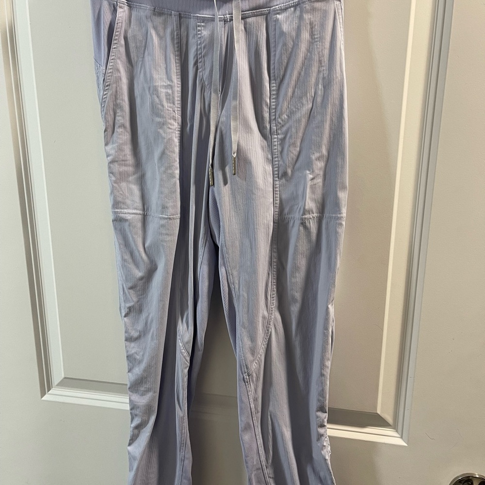 Women’s Lavender Pants Lululemon dance Studio Size 2 Good Condition - Picture 9 of 9